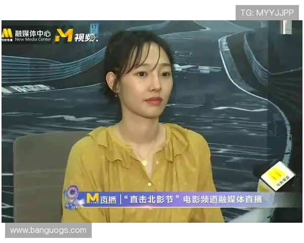 足球场上的女记者:她们如何用镜头捕捉明星背后的故事与激情 足球场上的女记者:她们如何用镜头捕捉明星背后的故事与激情