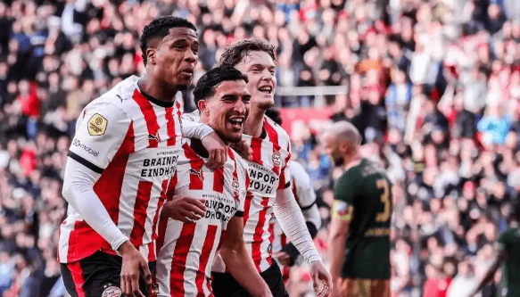 4月就夺冠？埃因霍温创神纪录！阿贾克斯被甩23分成背景板